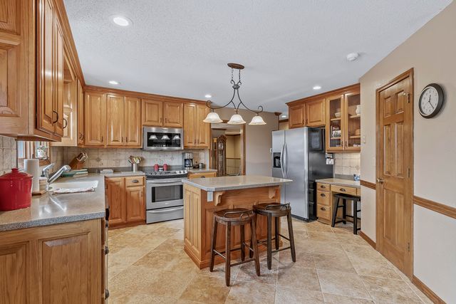 4890 S Wellington Drive, Springfield, MO 65810