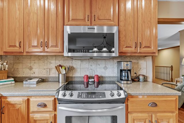 4890 S Wellington Drive, Springfield, MO 65810