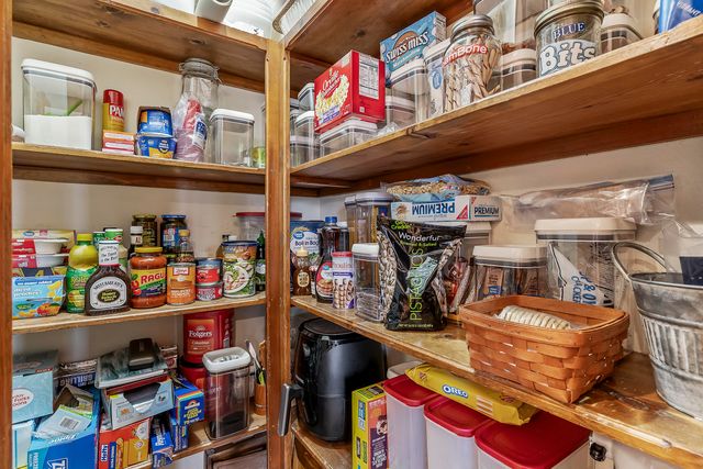 4890 S Wellington Drive, Springfield, MO 65810