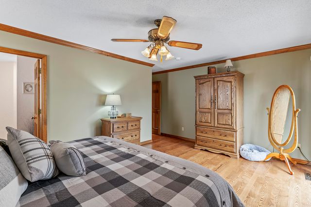 4890 S Wellington Drive, Springfield, MO 65810