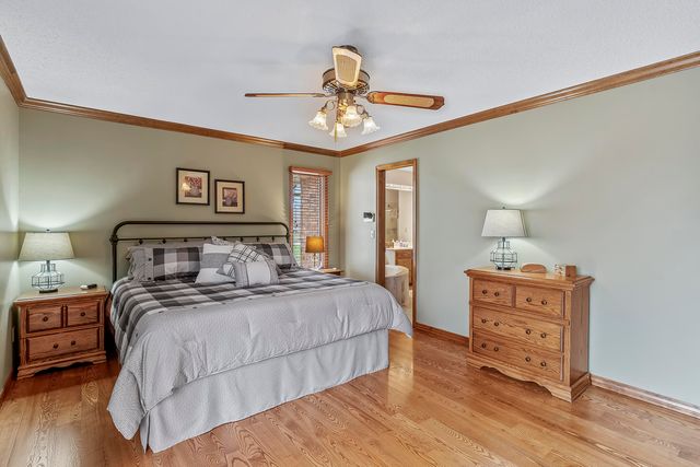 4890 S Wellington Drive, Springfield, MO 65810