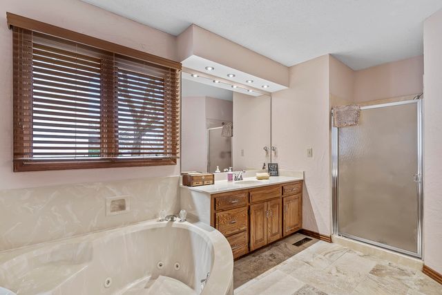 4890 S Wellington Drive, Springfield, MO 65810