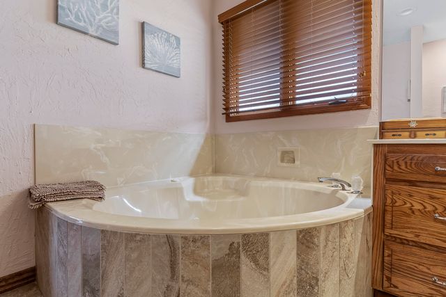 4890 S Wellington Drive, Springfield, MO 65810