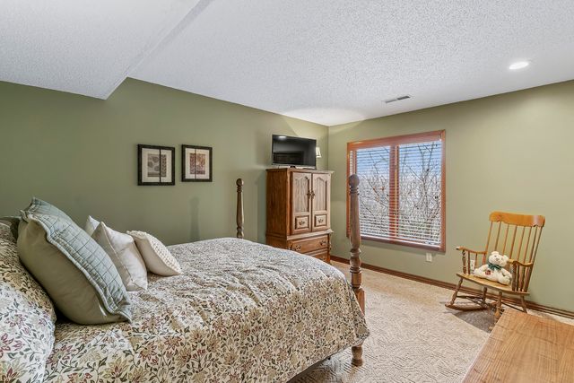 4890 S Wellington Drive, Springfield, MO 65810