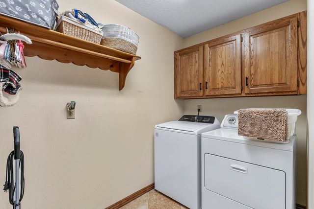 4890 S Wellington Drive, Springfield, MO 65810