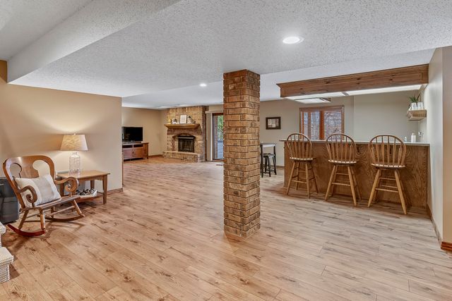 4890 S Wellington Drive, Springfield, MO 65810