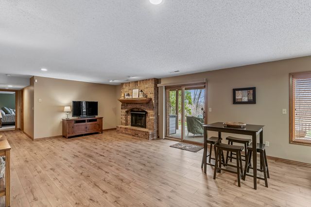 4890 S Wellington Drive, Springfield, MO 65810