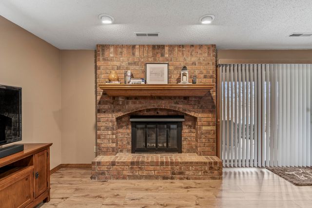 4890 S Wellington Drive, Springfield, MO 65810