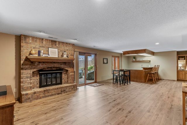 4890 S Wellington Drive, Springfield, MO 65810