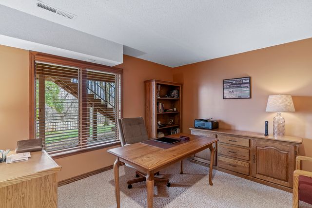 4890 S Wellington Drive, Springfield, MO 65810