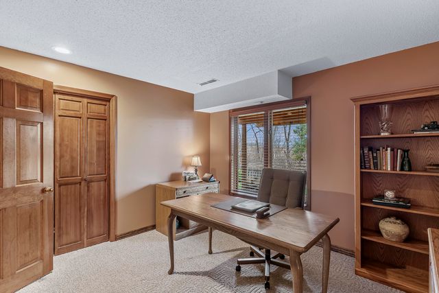 4890 S Wellington Drive, Springfield, MO 65810