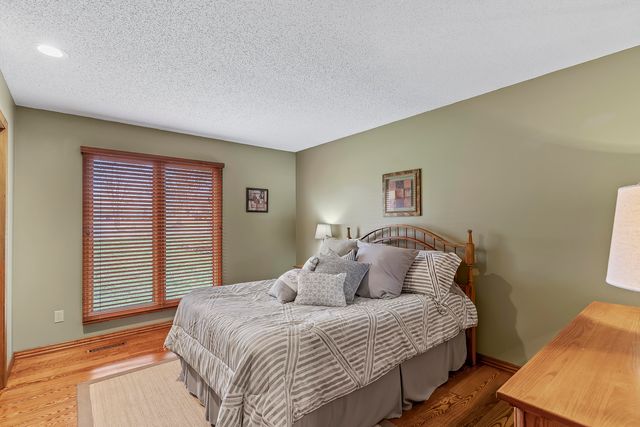 4890 S Wellington Drive, Springfield, MO 65810