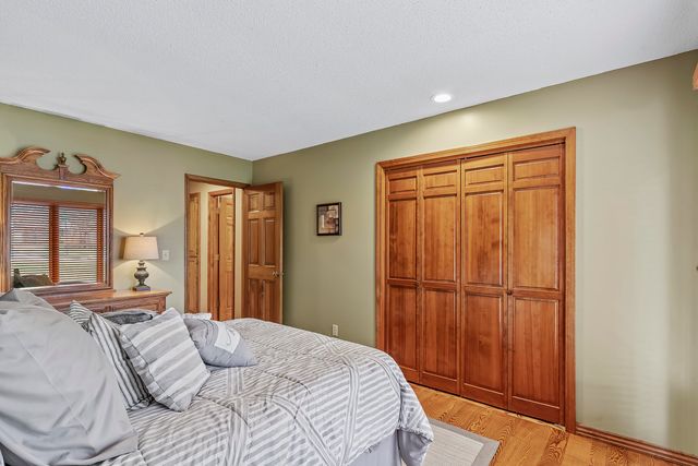 4890 S Wellington Drive, Springfield, MO 65810