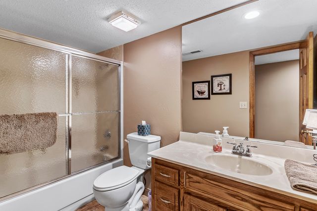 4890 S Wellington Drive, Springfield, MO 65810