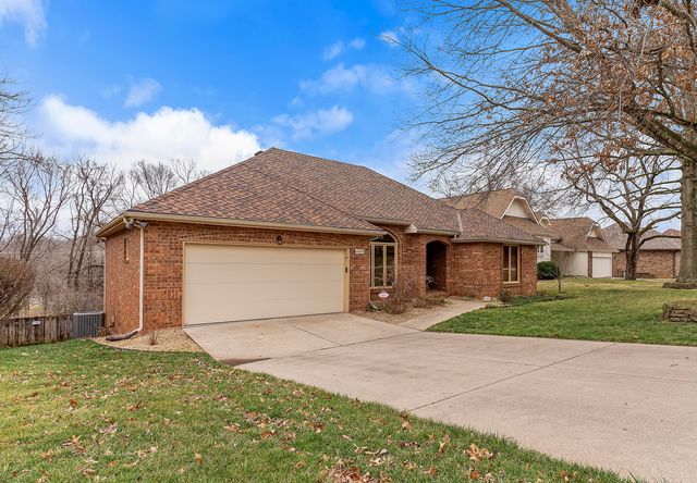 4890 S Wellington Drive, Springfield, MO 65810