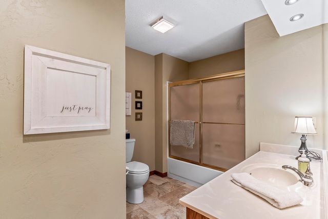 4890 S Wellington Drive, Springfield, MO 65810