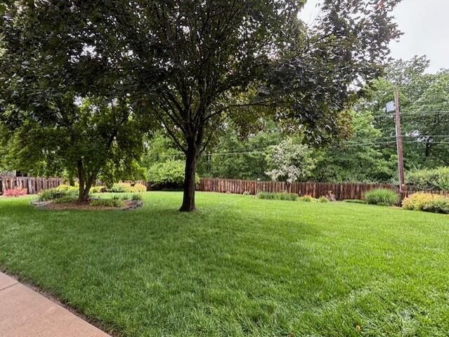 4890 S Wellington Drive, Springfield, MO 65810