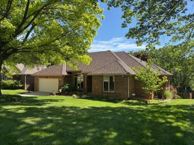 4890 S Wellington Drive, Springfield, MO 65810