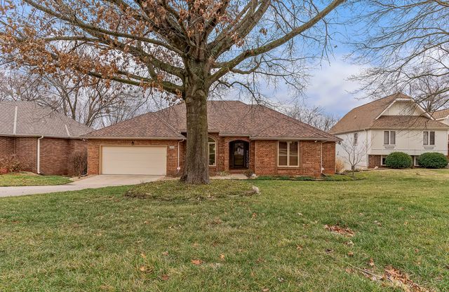 4890 S Wellington Drive, Springfield, MO 65810
