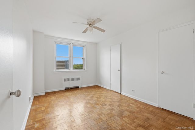 25 Knolls Crescent 4M, Bronx, NY 10463