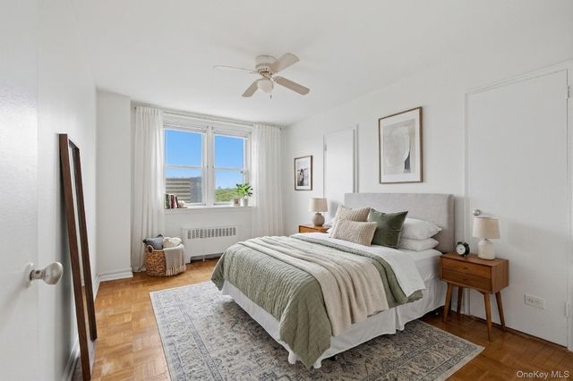 25 Knolls Crescent 4M, Bronx, NY 10463