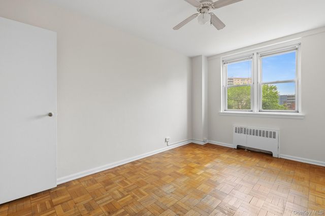 25 Knolls Crescent 4M, Bronx, NY 10463