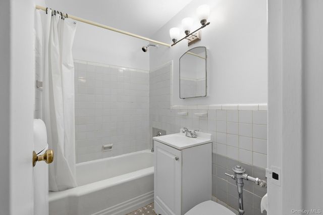 25 Knolls Crescent 4M, Bronx, NY 10463