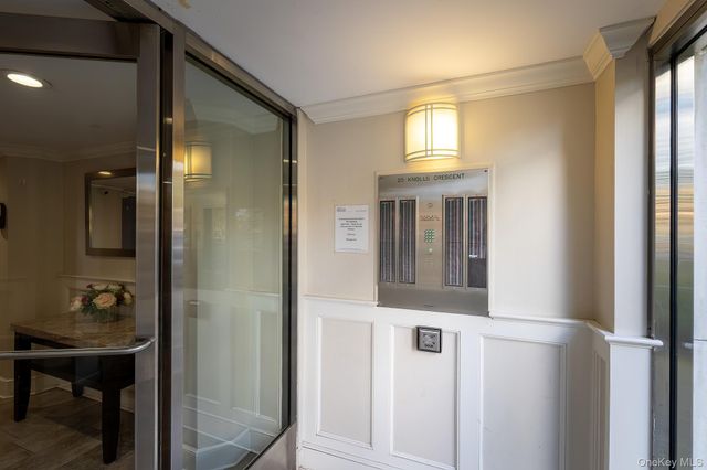 25 Knolls Crescent 4M, Bronx, NY 10463