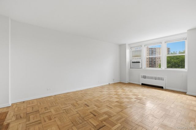 25 Knolls Crescent 4M, Bronx, NY 10463