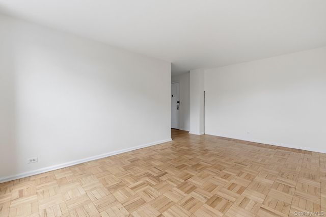 25 Knolls Crescent 4M, Bronx, NY 10463