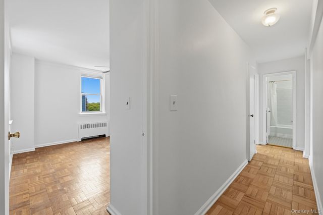 25 Knolls Crescent 4M, Bronx, NY 10463