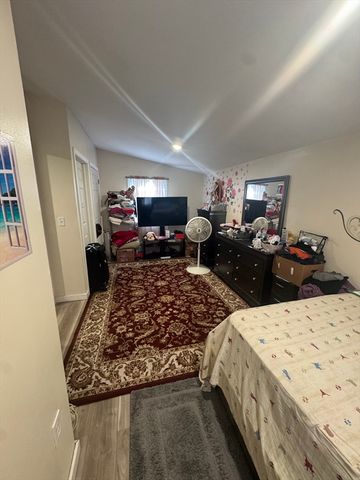 158 Bowles St, Springfield, MA 01109