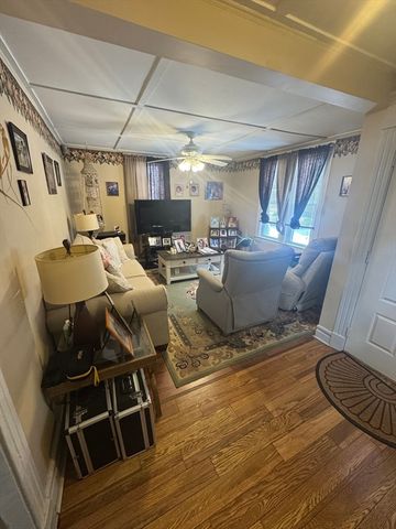 158 Bowles St, Springfield, MA 01109