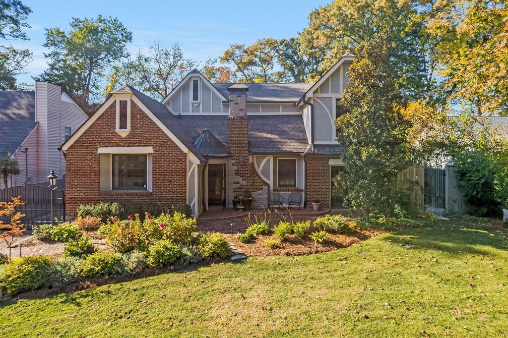 1724 Green Hills Dr, Nashville, TN 37215