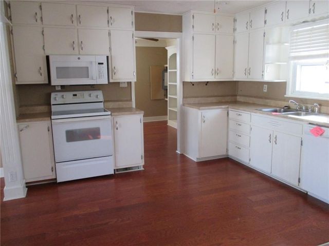 2106 E 9th Street, Sedalia, MO 65301