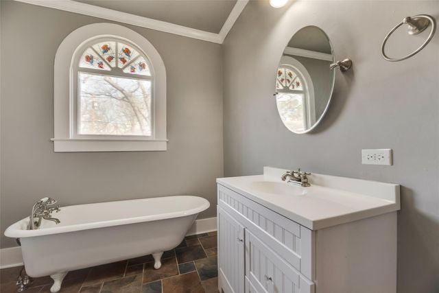 203 Bellevue Drive, Cleburne, TX 76033