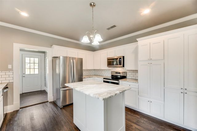 203 Bellevue Drive, Cleburne, TX 76033