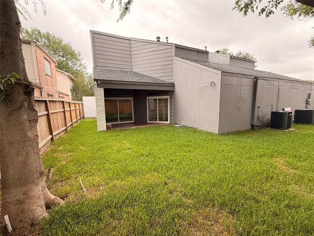 1114 Stoney Hill Drive, Houston, TX 77077