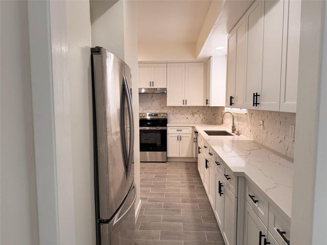 1114 Stoney Hill Drive, Houston, TX 77077