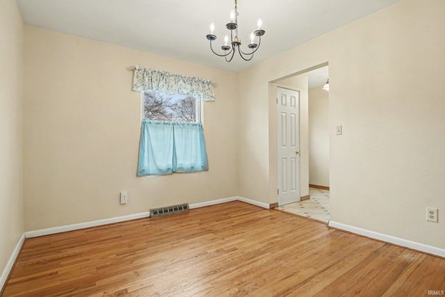 40 Greenway Drive, Goshen, IN 46526