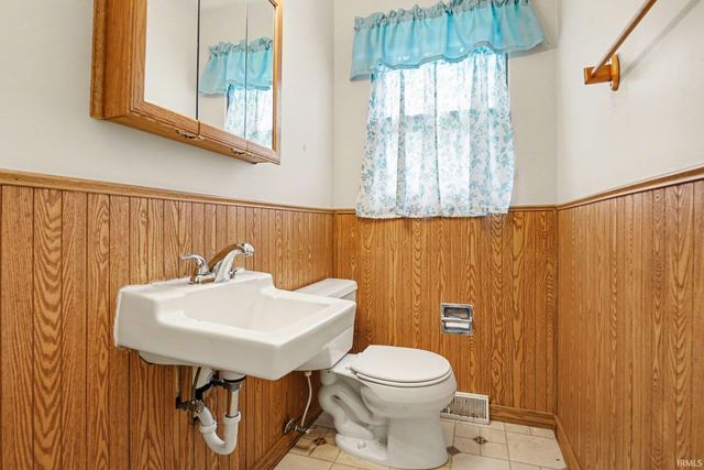 40 Greenway Drive, Goshen, IN 46526