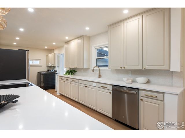 6 Sunset Cir, Longmont, CO 80501