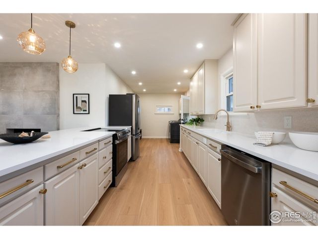 6 Sunset Cir, Longmont, CO 80501