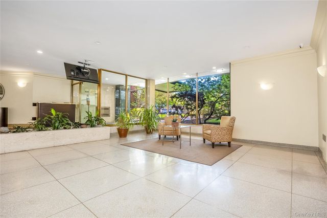 100-25 queens blvd 6AA, Forest Hills, NY 11375