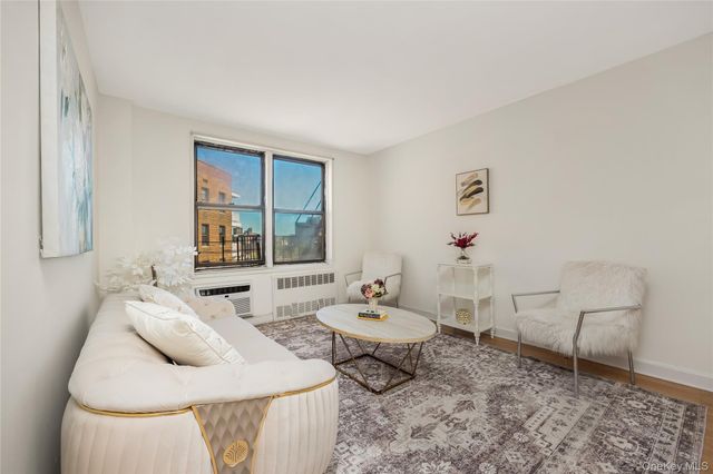 100-25 queens blvd 6AA, Forest Hills, NY 11375