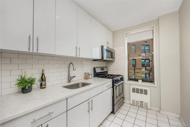 100-25 queens blvd 6AA, Forest Hills, NY 11375