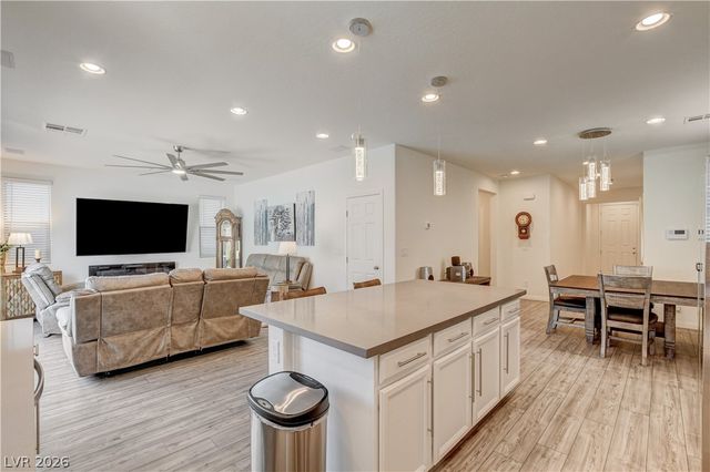 7450 Tinley Creek Avenue, Las Vegas, NV 89113