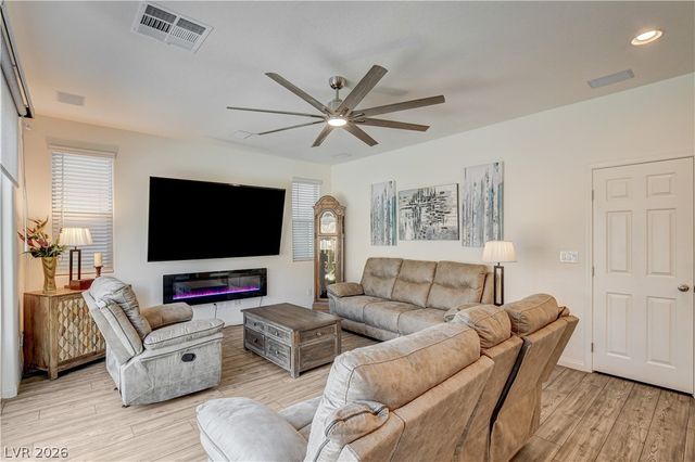 7450 Tinley Creek Avenue, Las Vegas, NV 89113
