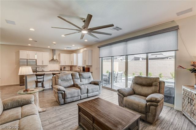 7450 Tinley Creek Avenue, Las Vegas, NV 89113