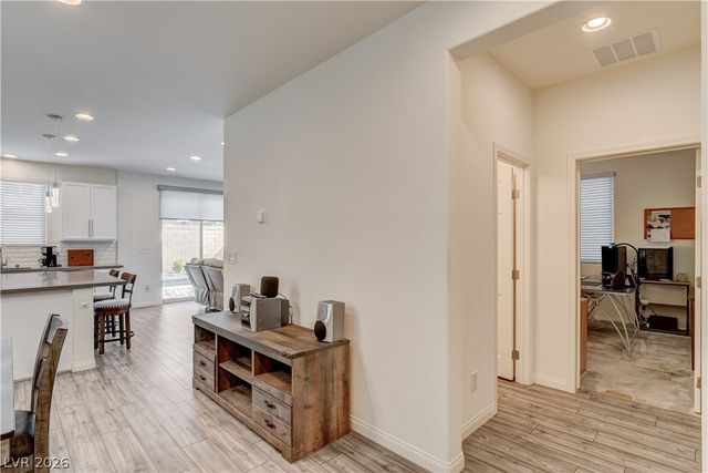 7450 Tinley Creek Avenue, Las Vegas, NV 89113
